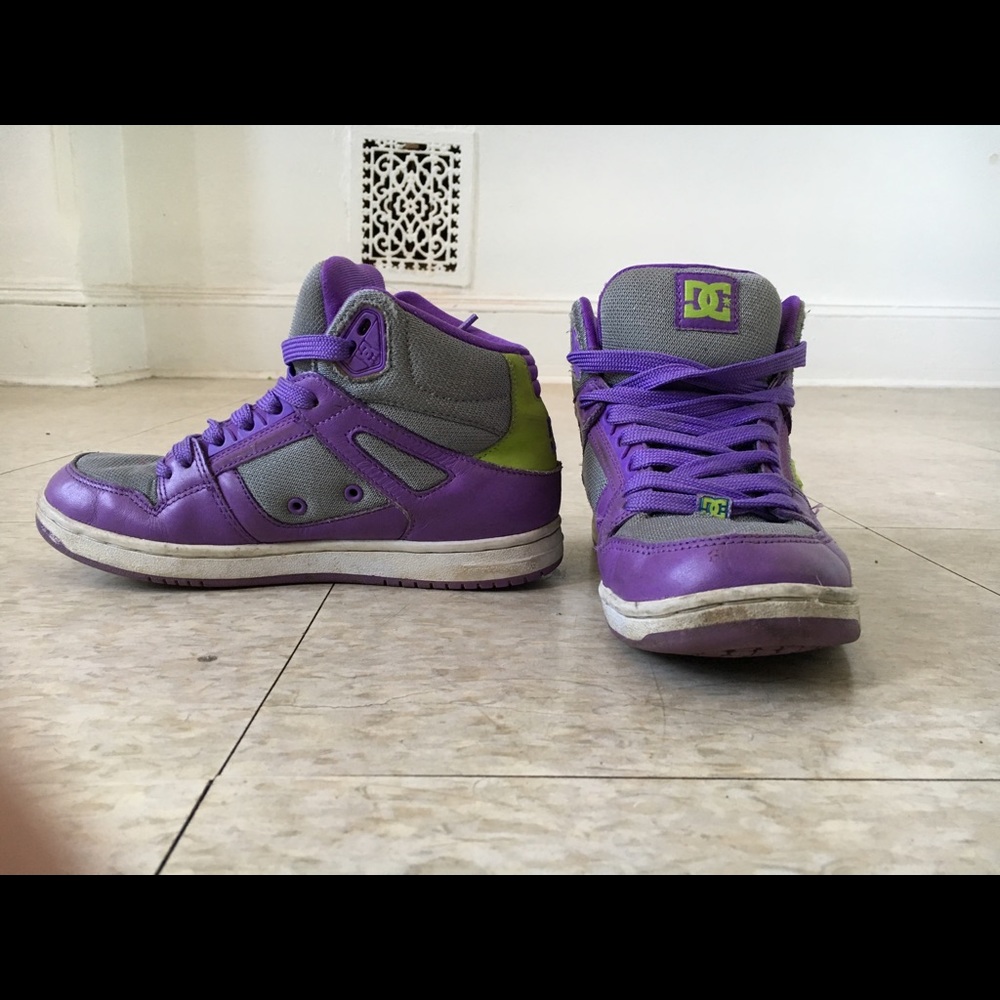DC skater shoes